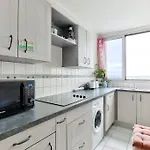 1Br Flat View On Eiffel Tower And Sacre-Coeur