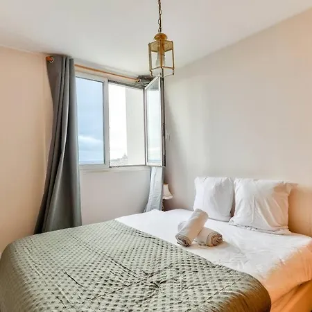 1br Flat View On Eiffel Tower And Sacre-coeur Apartment Paris