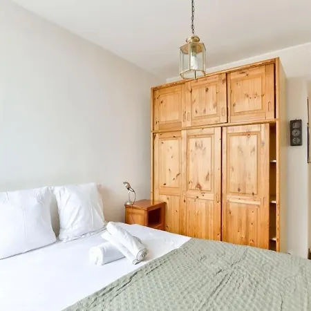 1br Flat View On Eiffel Tower And Sacre-coeur Paris
