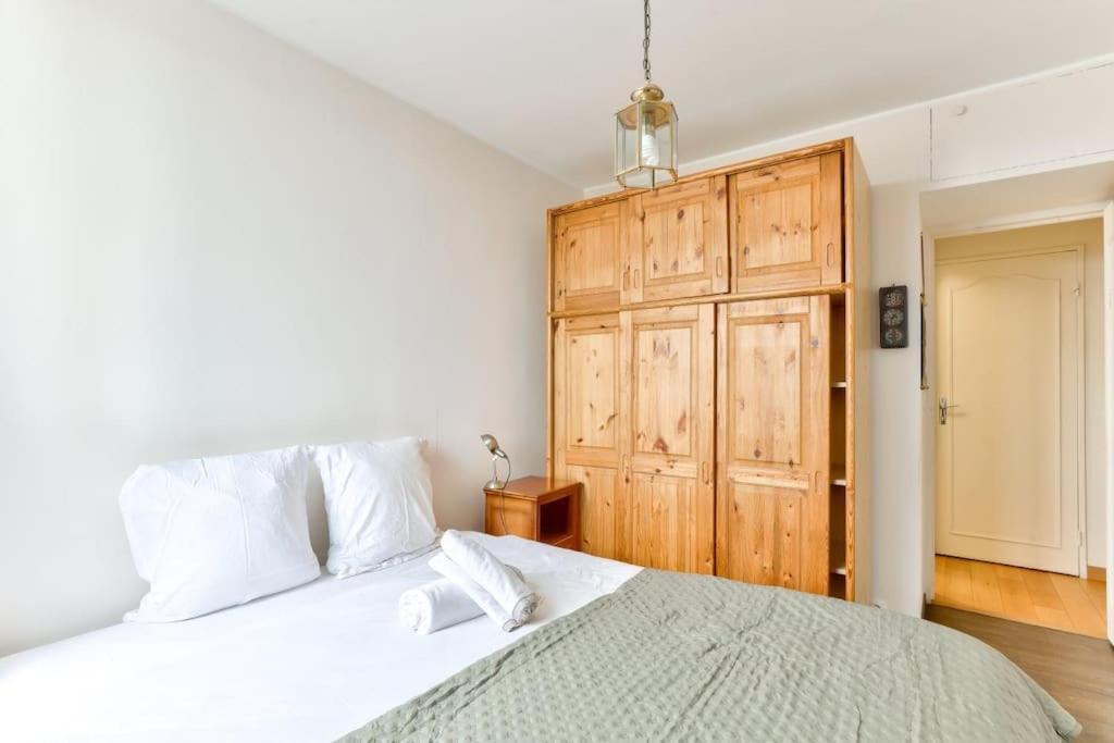 1br Flat View On Eiffel Tower And Sacre-coeur Parigi